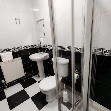 The Shipwright 招待所 3*