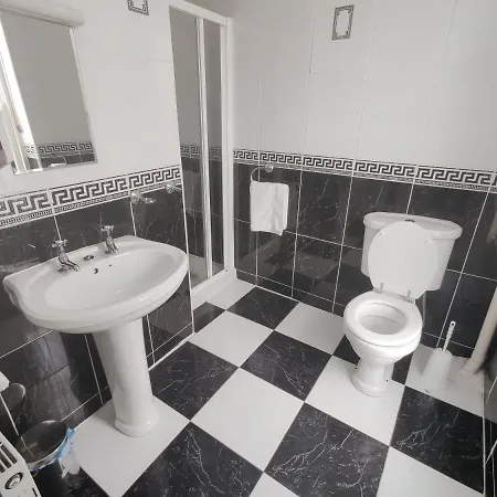 The Shipwright 招待所 3*